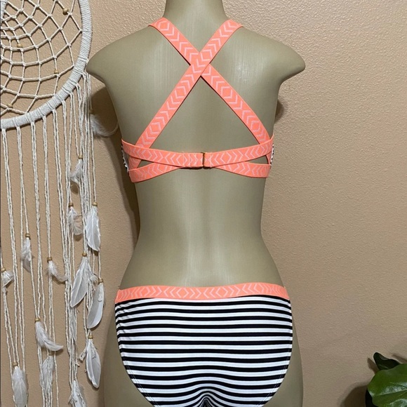 Bikini - Picture 5 of 6